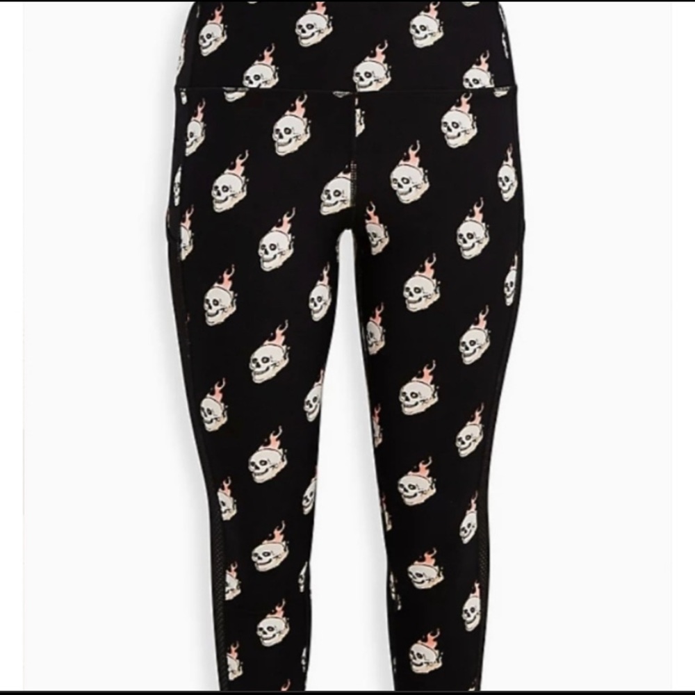 Torrid active skull leggings. Size 2 (18/20)